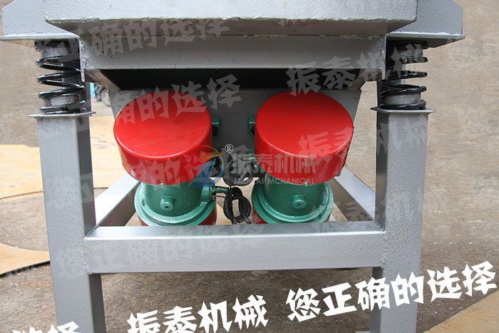 蟲(chóng)膠直線震動(dòng)篩發(fā)貨